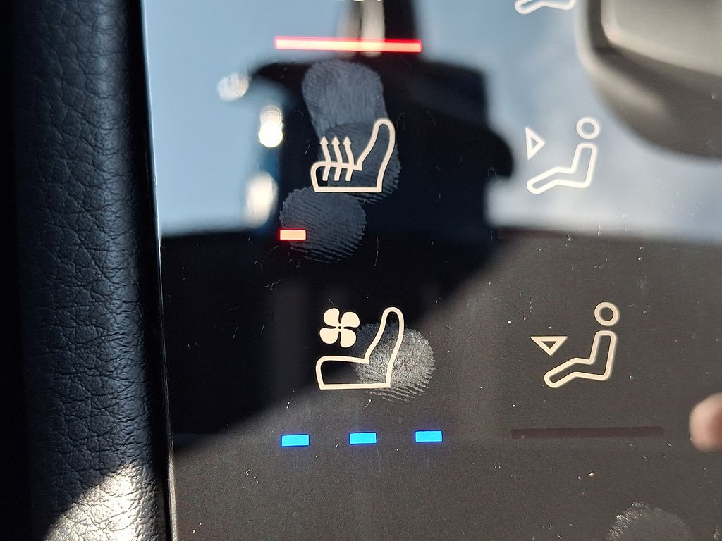 Thumbnail: 2026 Porsche Macan - 23