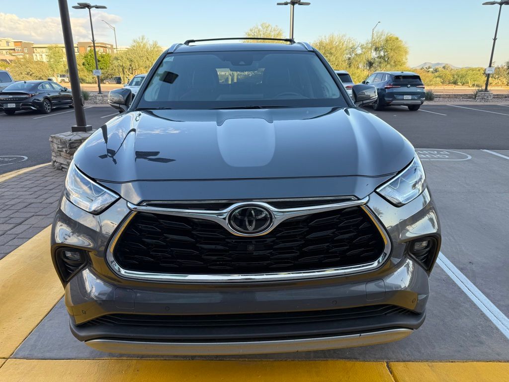 Thumbnail: 2021 Toyota Highlander - 2