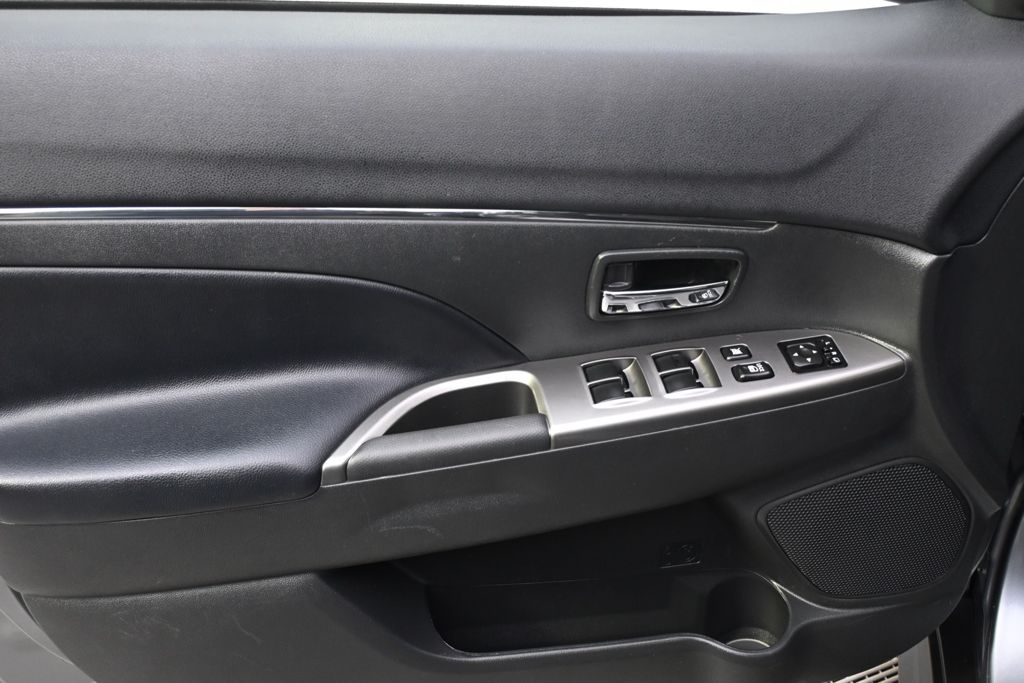 Used 2025  Mitsubishi 2.0 SE image 22