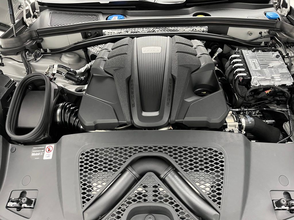 Thumbnail: 2026 Porsche Macan - 31