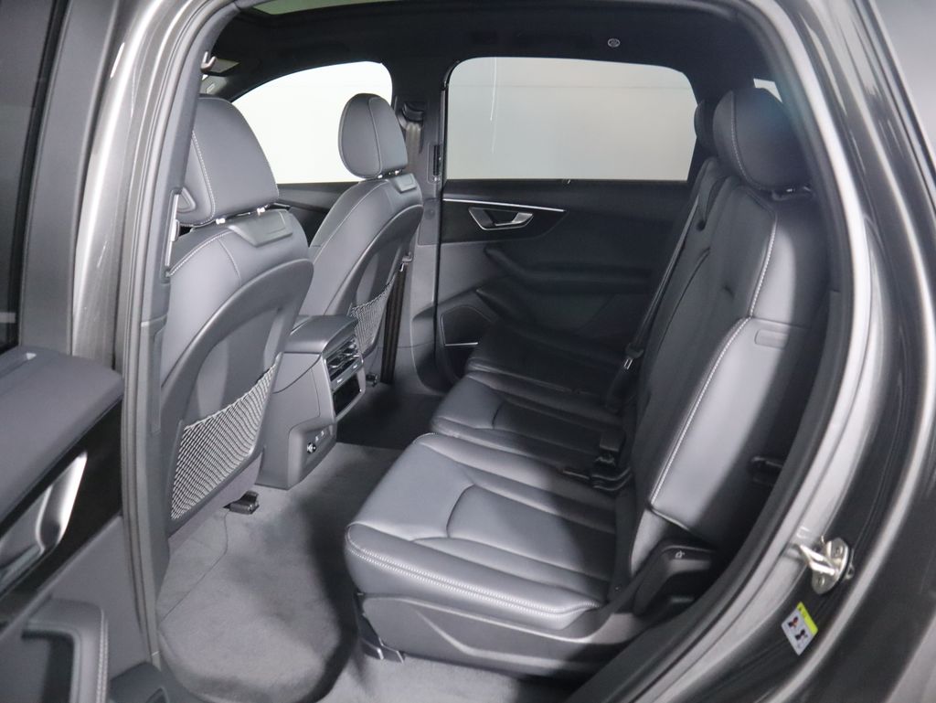 Thumbnail: 2026 Audi Q7 - 24