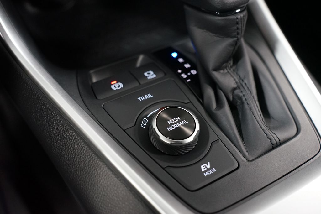 Thumbnail: 2025 Toyota RAV4 - 22