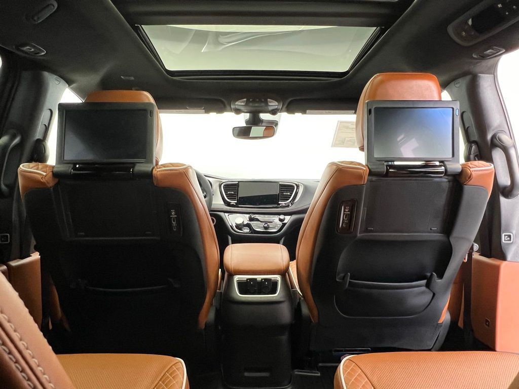 Thumbnail: 2024 Chrysler Pacifica - 14
