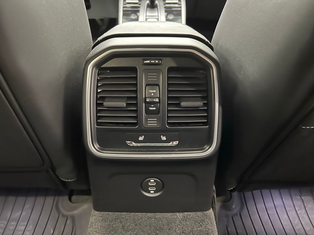 Thumbnail: 2023 Porsche Macan - 17