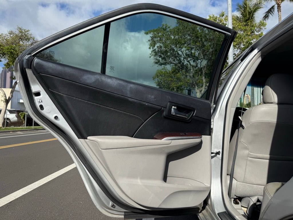 2014 Toyota Camry SE V6 photo