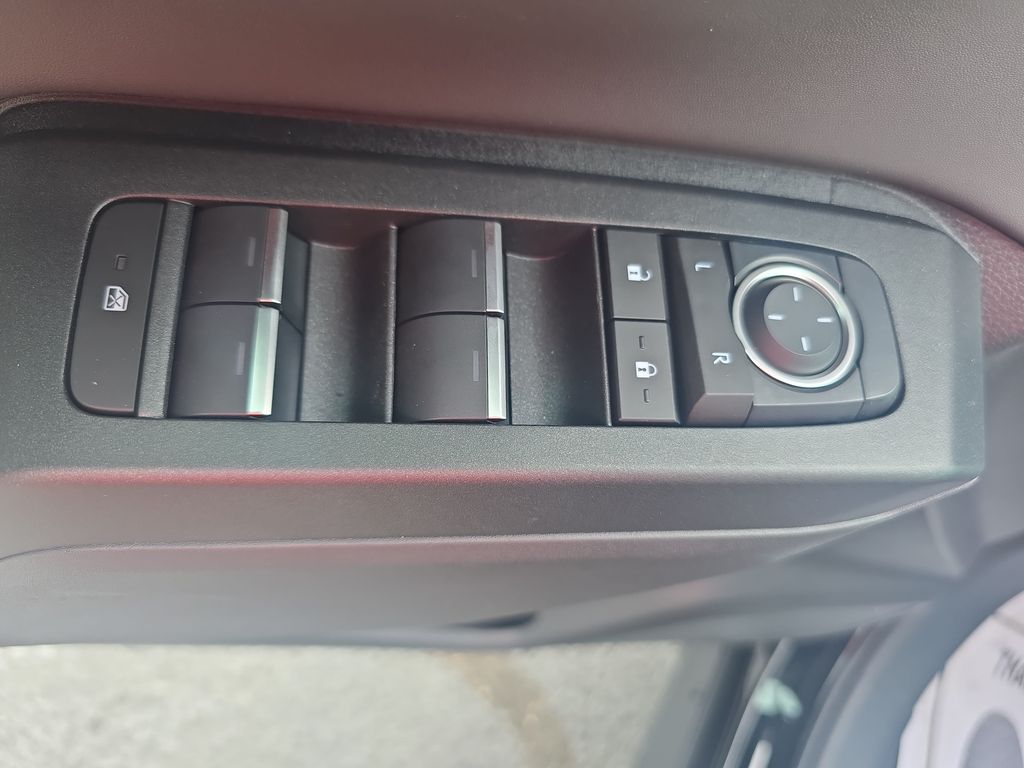 2026 Toyota RAV4 XSE - Photo 26