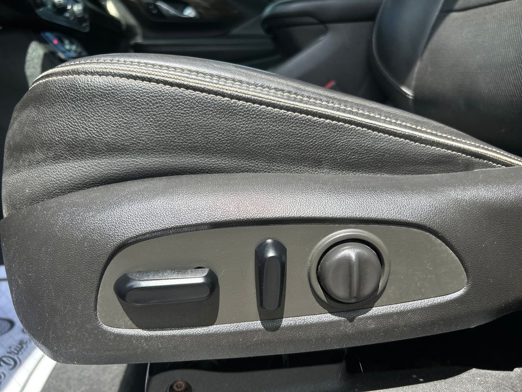 Certified Used 2018 Red GMC Denali image 21