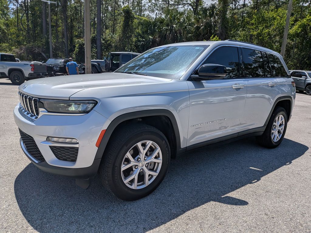 View vehicle photo 7