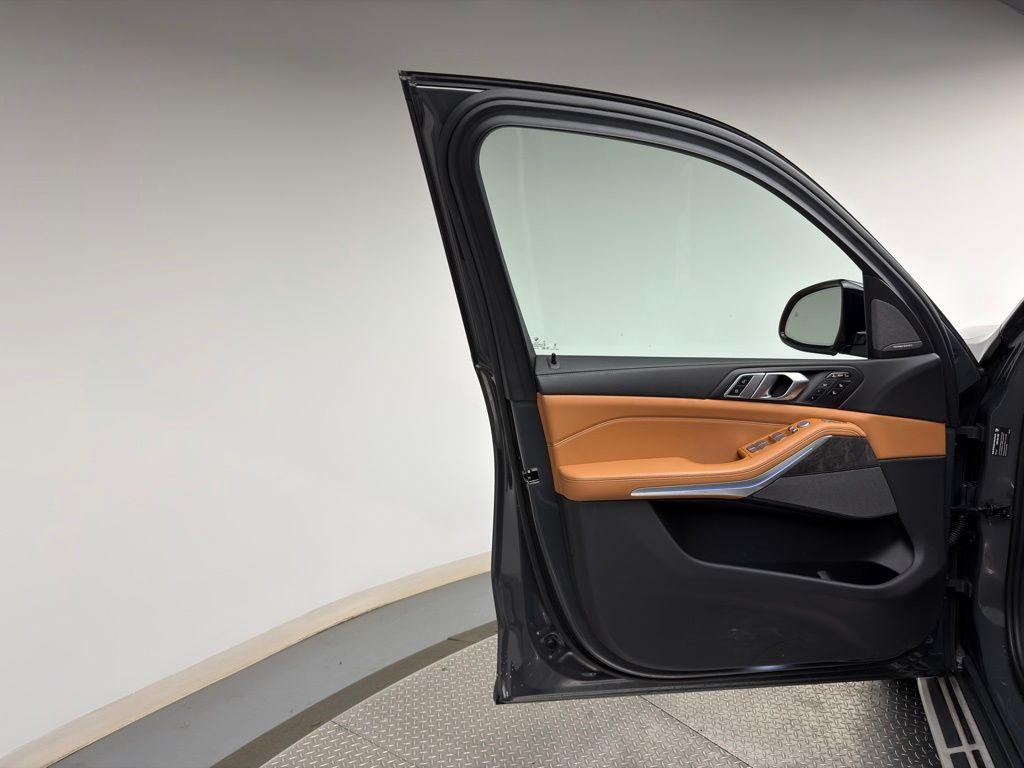 Thumbnail: 2023 BMW X7 - 9