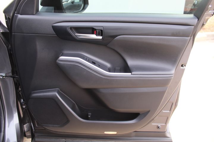 Used Car 2022 Toyota Highlander  Xse For Sale Under $35,000 In Georgetown, Texas