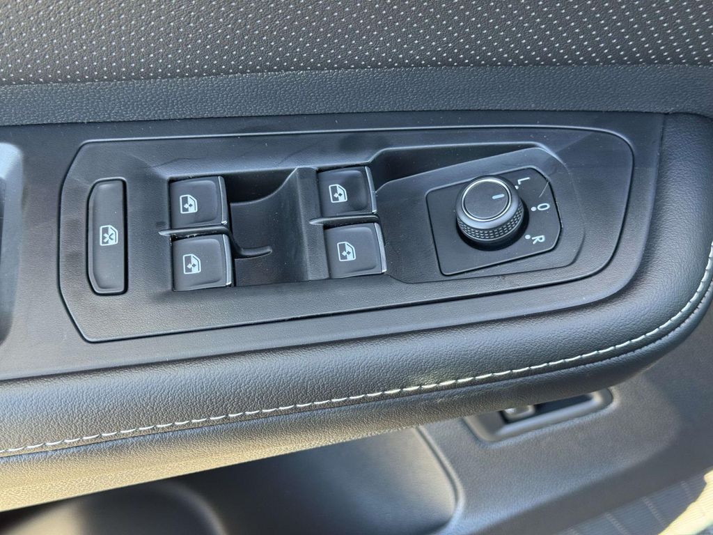 New 2026 Black Volkswagen 2.0T SE w/Technology image 27