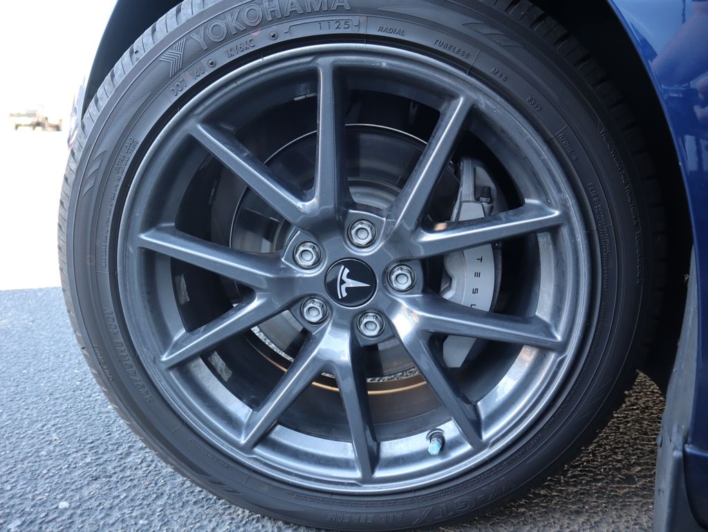 Thumbnail: 2022 Tesla Model 3 - 16