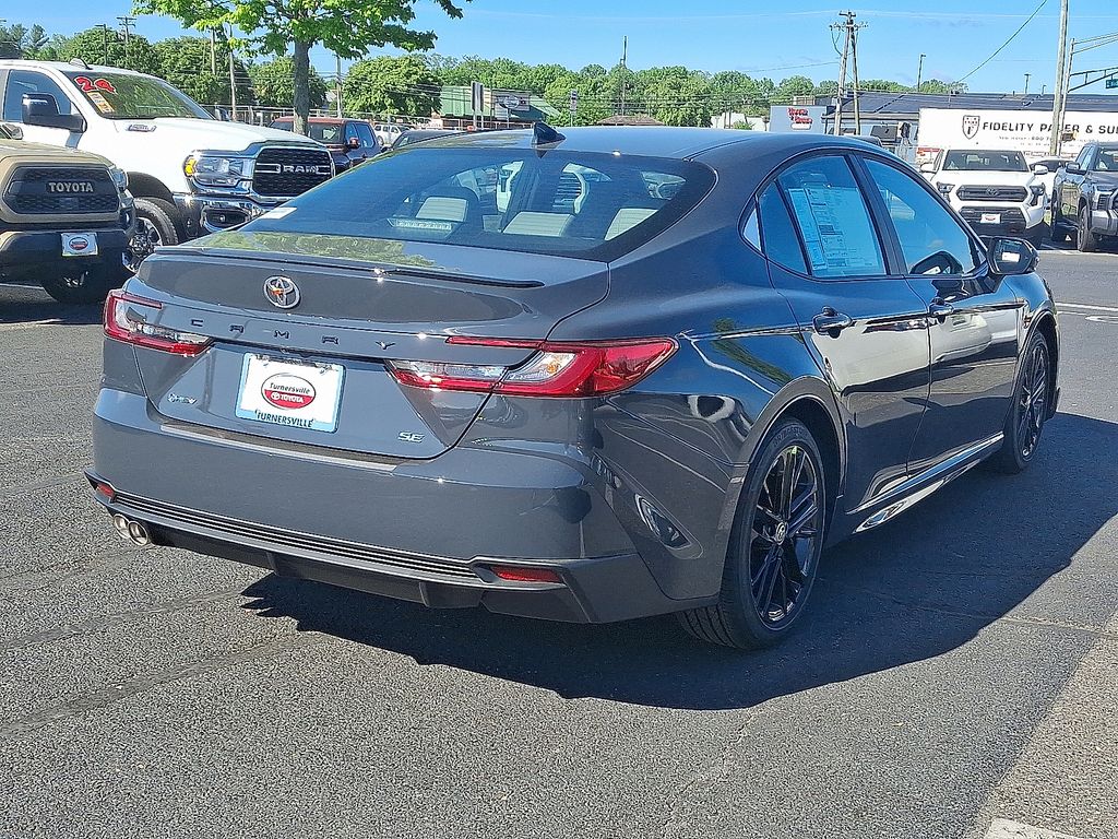 2025 Toyota Camry SE 4