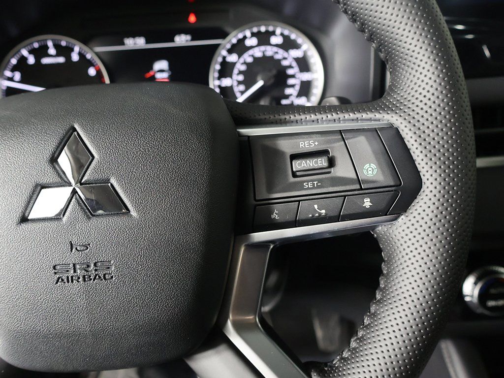 New 2026 Gray Mitsubishi SE image 45