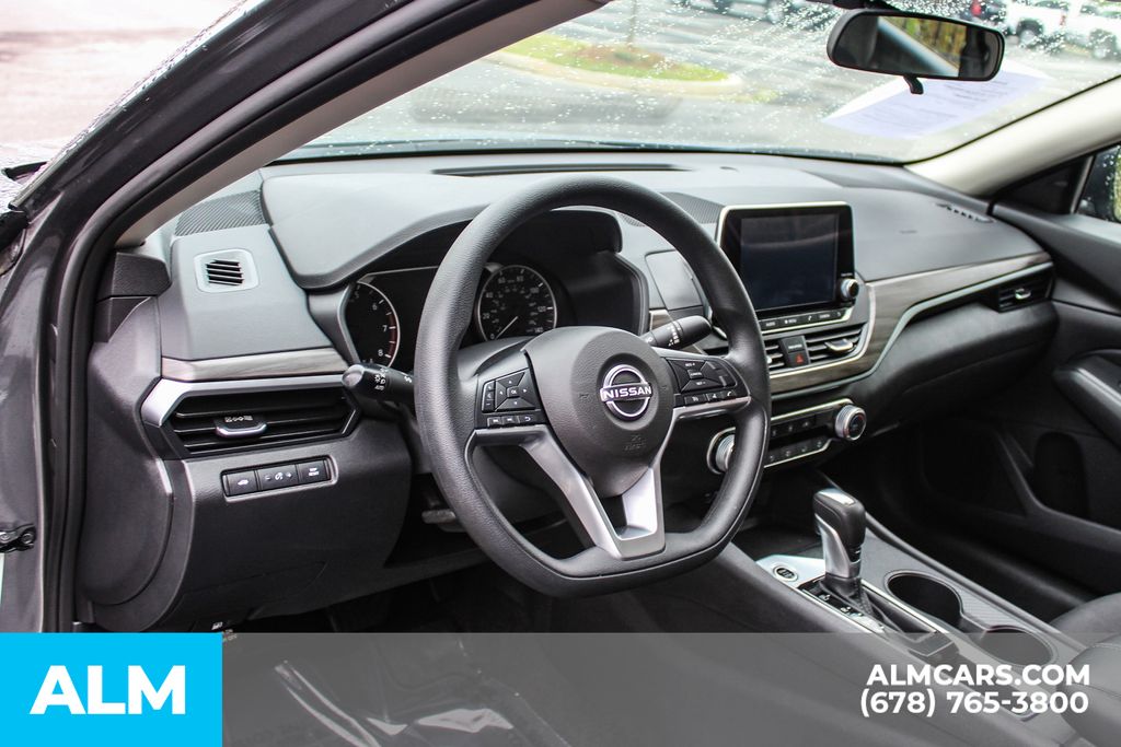 Used 2025 Gray Nissan 2.5 SV image 28