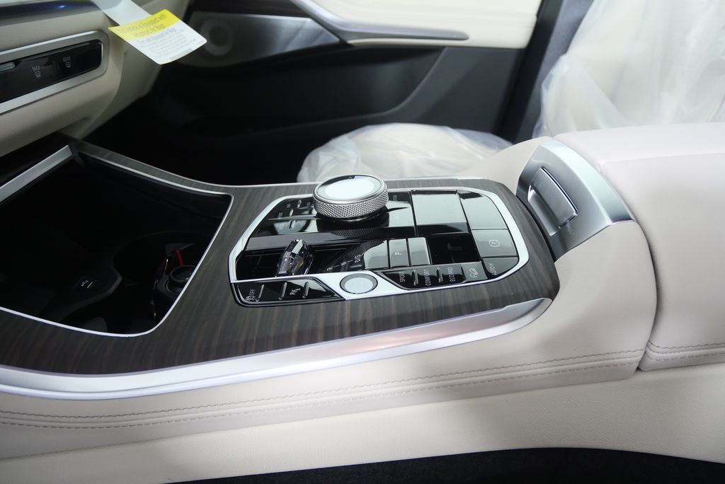 Thumbnail: 2026 BMW X5 - 23