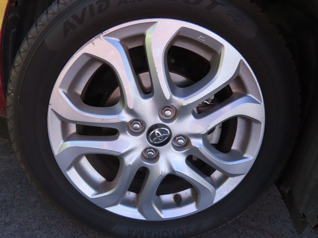 Thumbnail: 2018 Toyota Yaris - 18