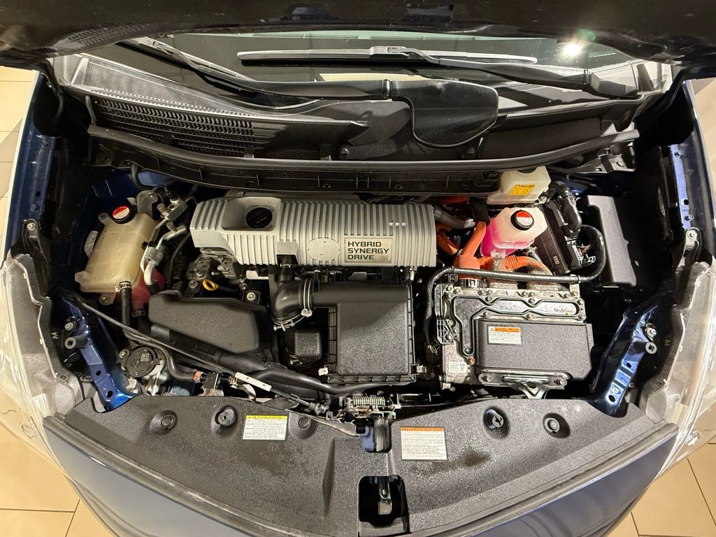 Thumbnail: 2015 Toyota Prius v - 10