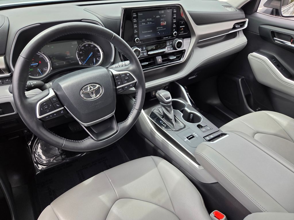 Used 2022 Toyota Highlander Hybrid SUV