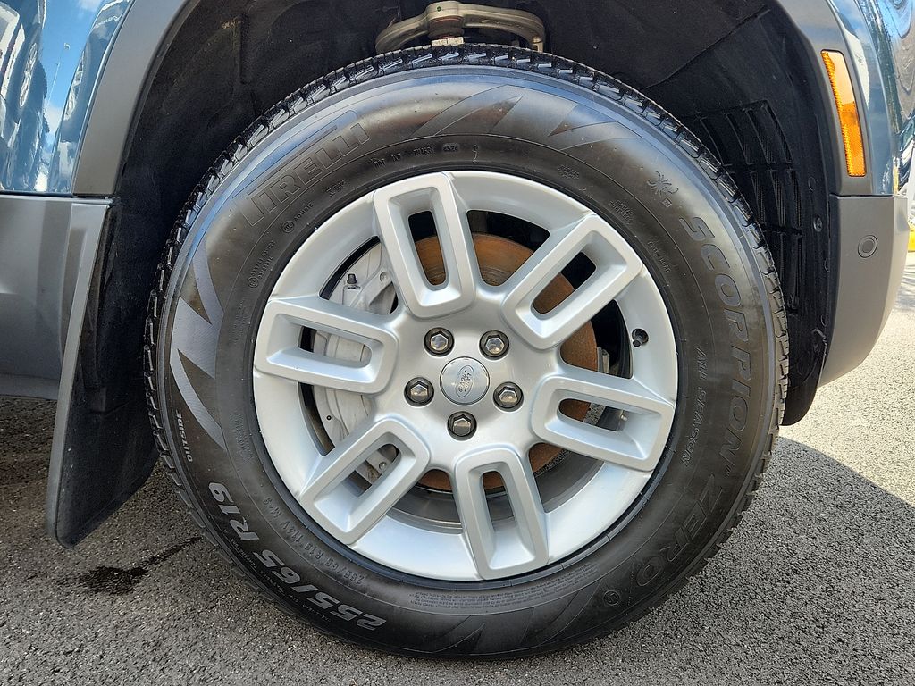 Thumbnail: 2025 Land Rover Defender - 8