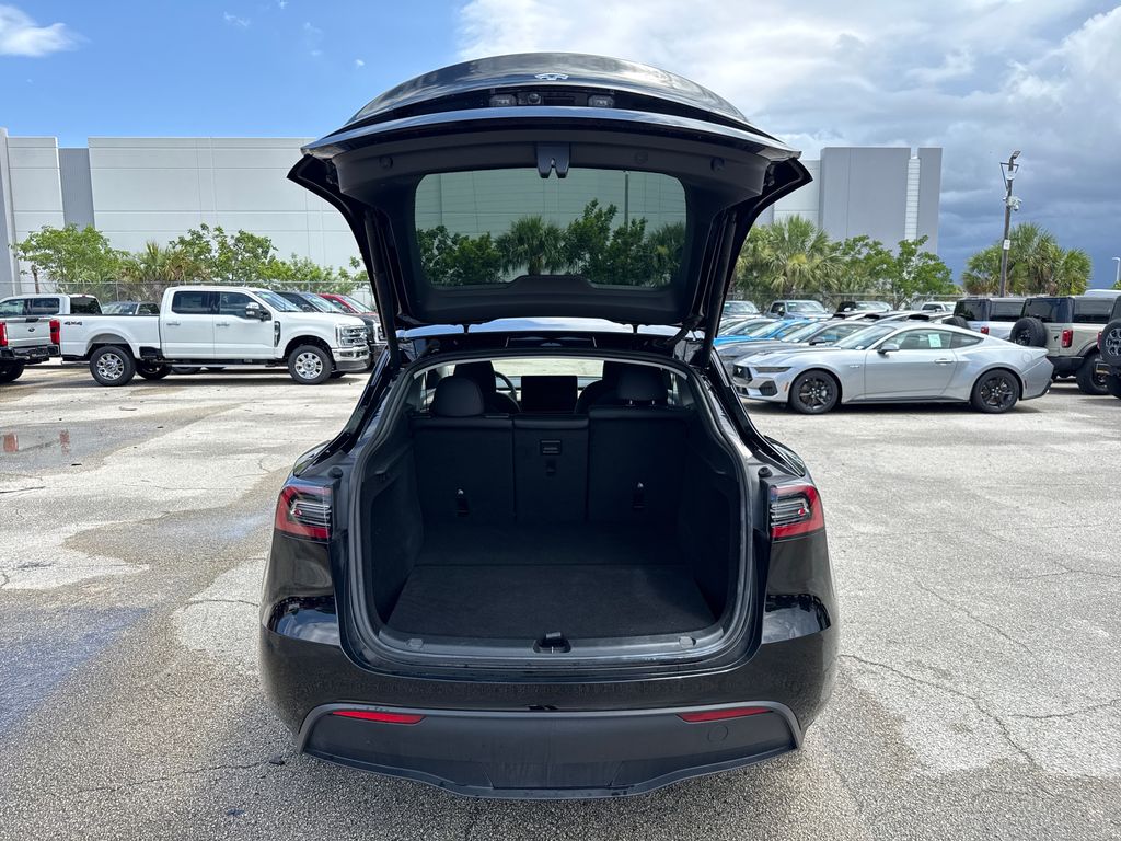 Used 2023  Tesla Standard Range image 26