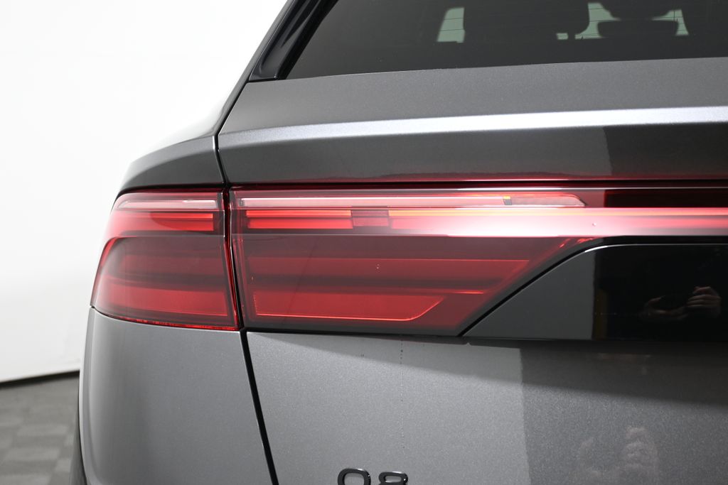 2025 Audi Q8  12