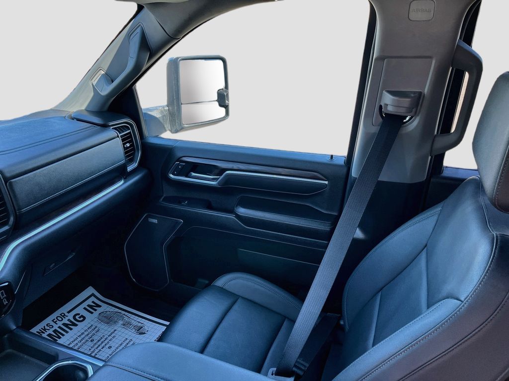 Used 2025 White GMC SLT image 25