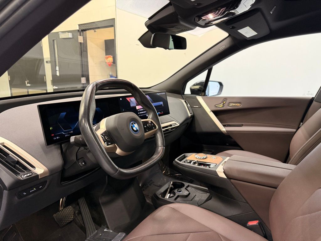 Thumbnail: 2023 BMW iX - 11