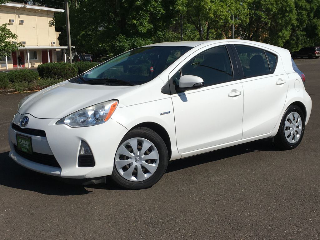 2013 Toyota Prius c Blanco (Super White) Hatchback Tracción delantera Transmisión variable continua
