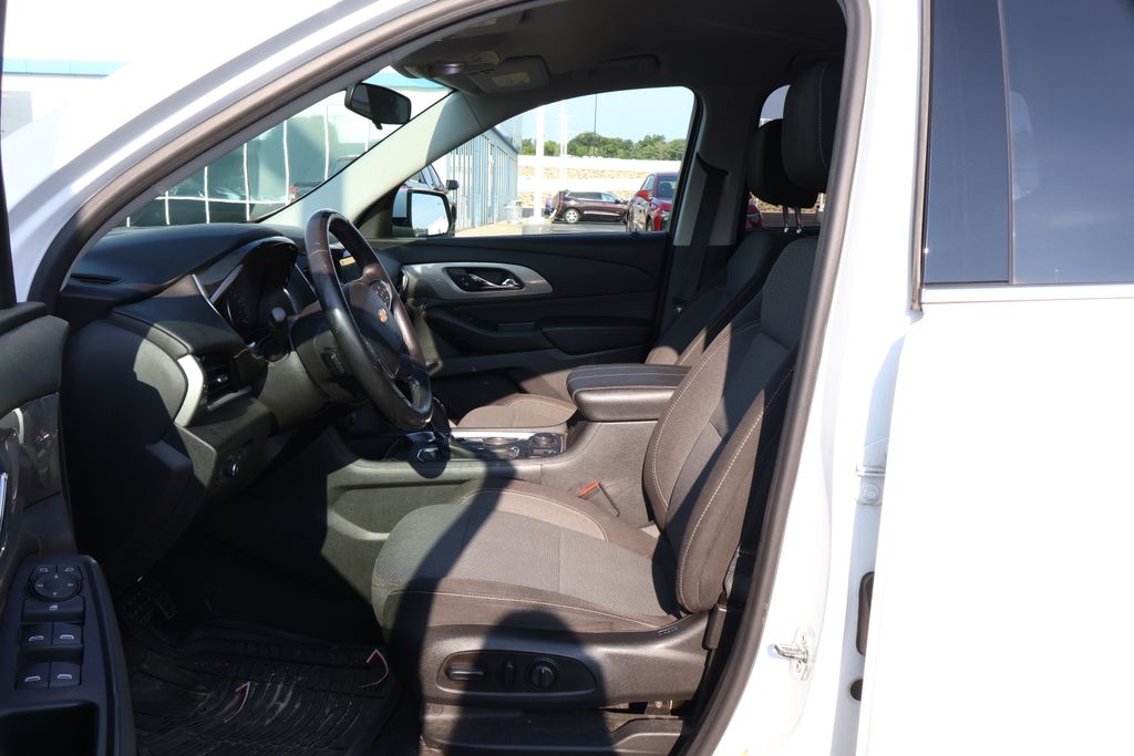 Thumbnail: 2018 Chevrolet Traverse - 13