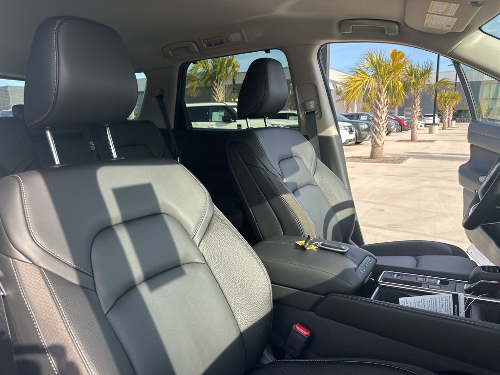 2025 Everest White Pearl Tricoat Nissan Pathfinder SL FWD SUV