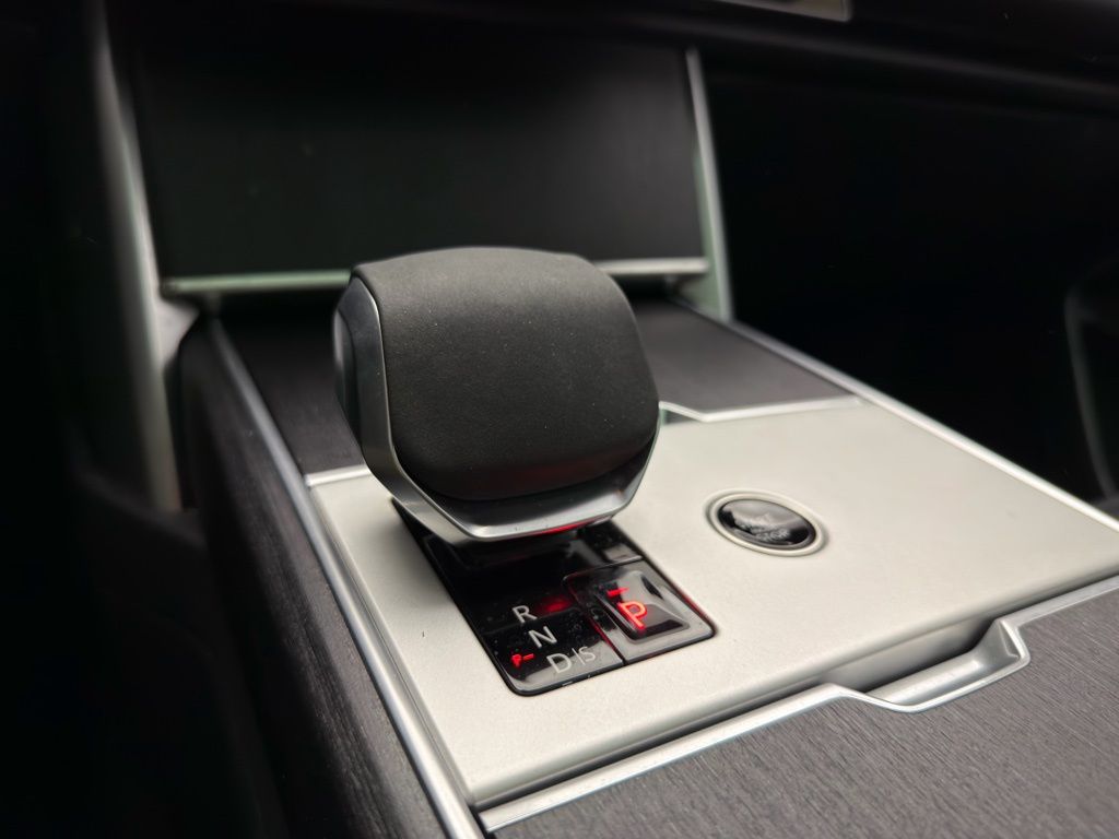 Thumbnail: 2025 Land Rover Range Rover - 8