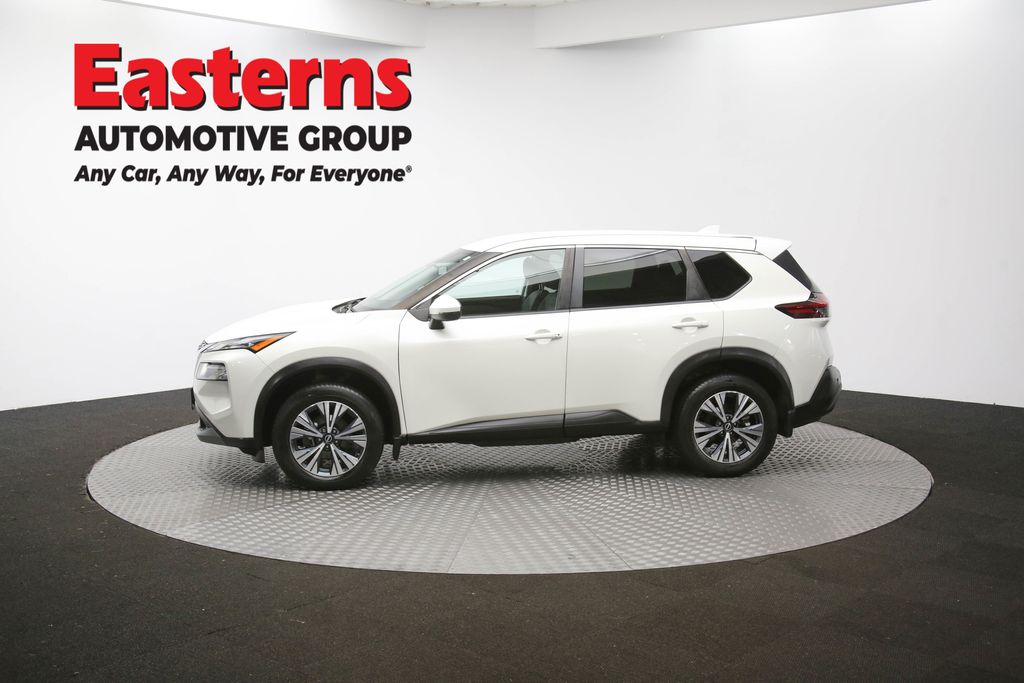 Used 2022 White Nissan SV image 57