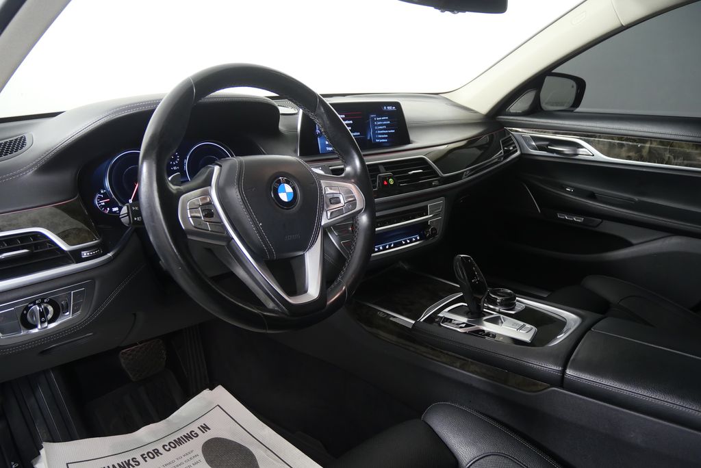 Thumbnail: 2017 BMW 7 Series - 12