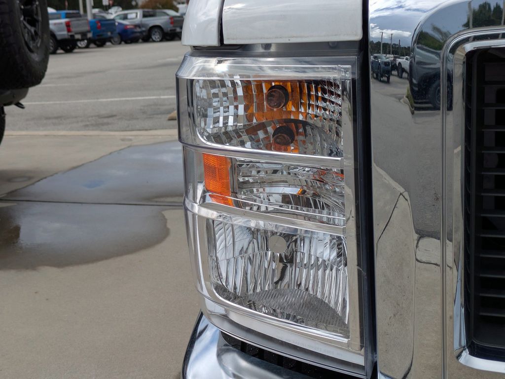 2025 Ford E-350 Cutaway 