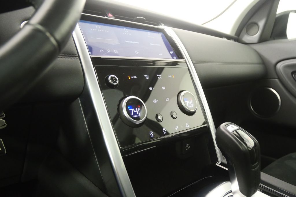 Thumbnail: 2021 Land Rover Discovery Sport - 23