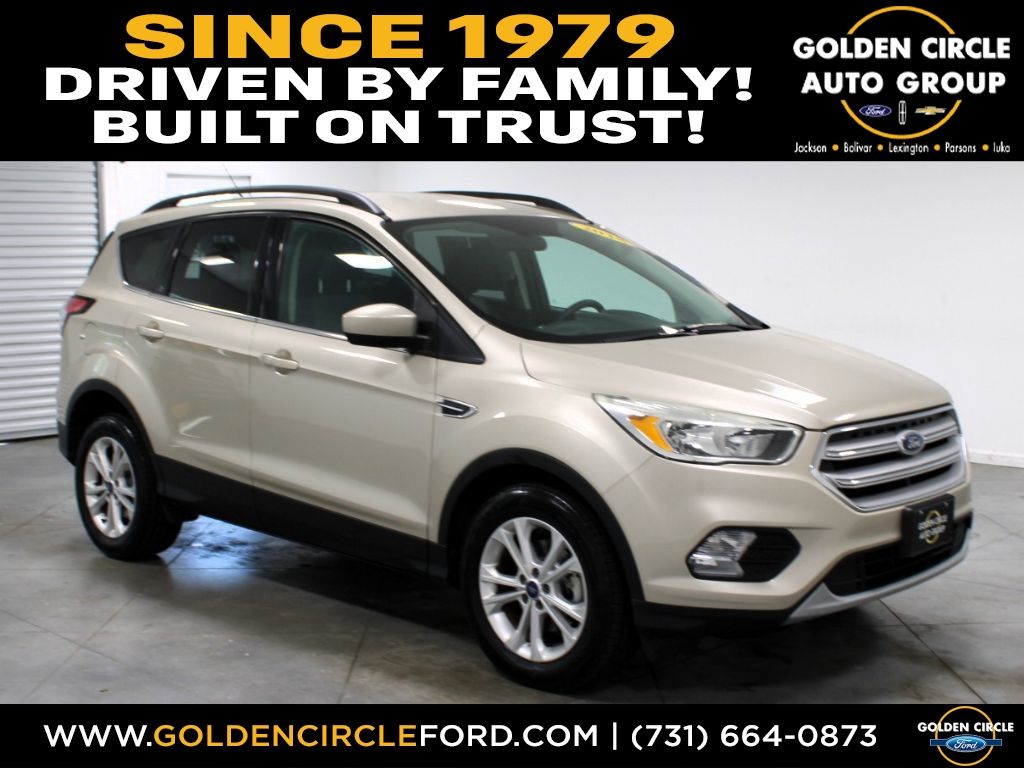 White Gold Metallic 2018 Ford Escape SE FWD SUV / Crossover Front-Wheel Drive 6-Speed Automatic