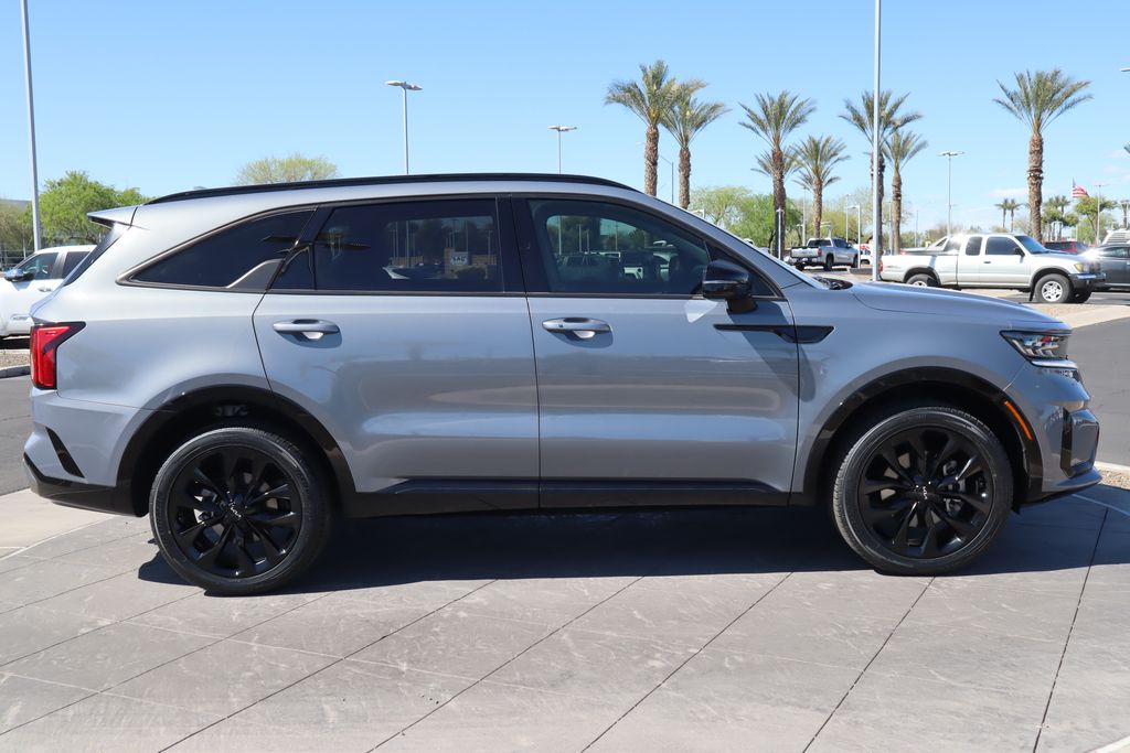 Thumbnail: 2023 Kia Sorento - 4