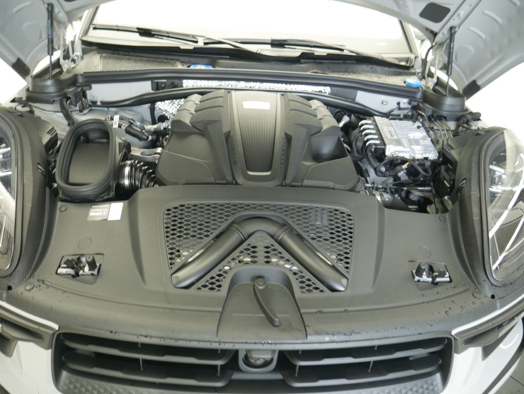 Thumbnail: 2026 Porsche Macan - 12