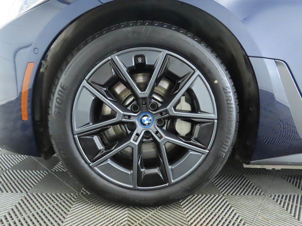 Thumbnail: 2023 BMW i4 - 31