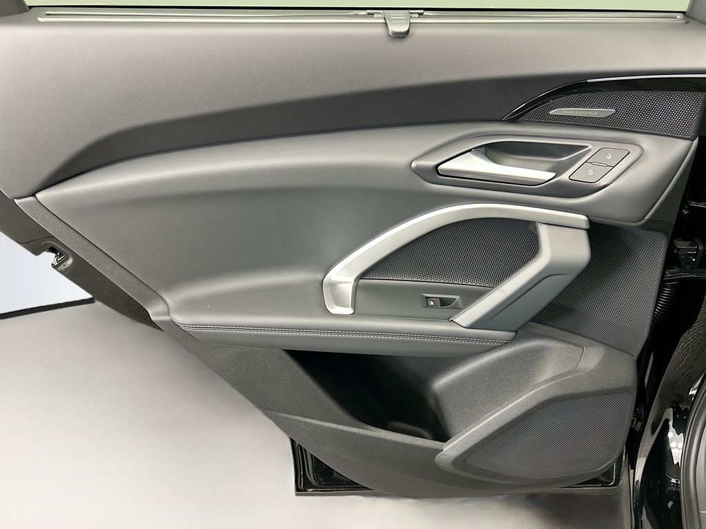 Thumbnail: 2025 Audi Q5 - 25