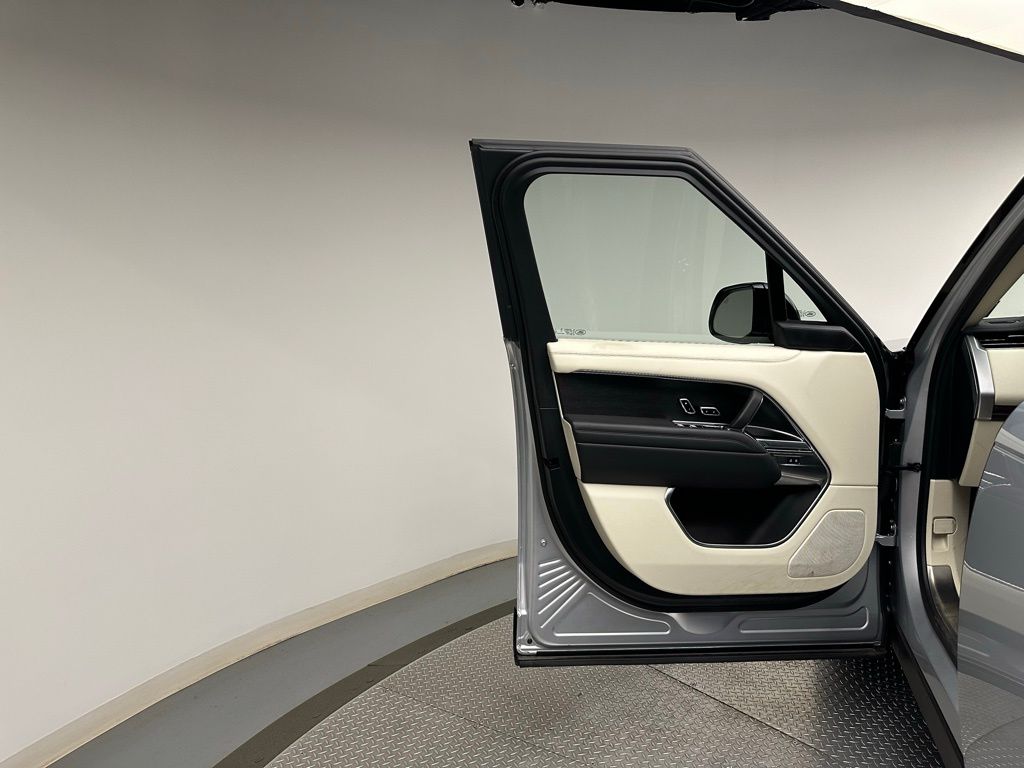 Thumbnail: 2024 Land Rover Range Rover - 8