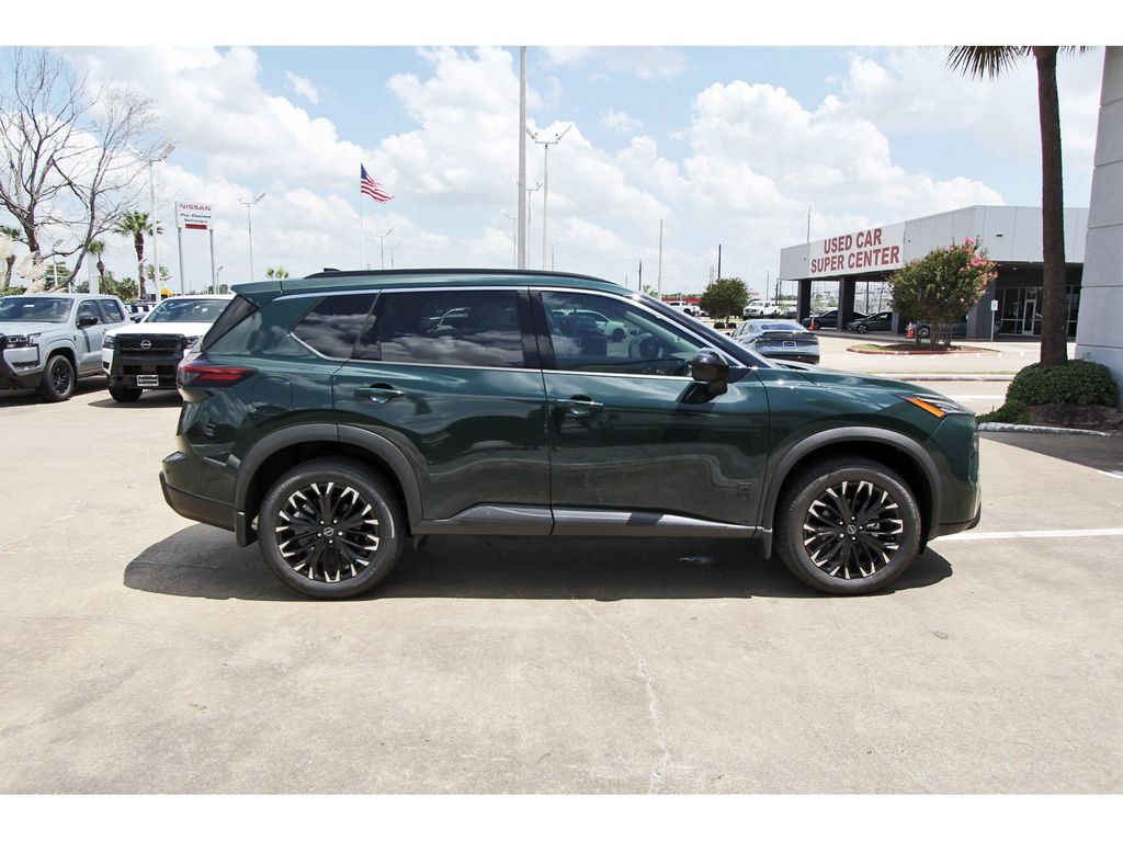 2026 Nissan Rogue Dark Armor - 4