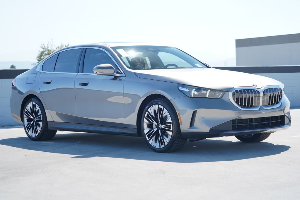 Thumbnail: 2026 BMW 5 Series - 3