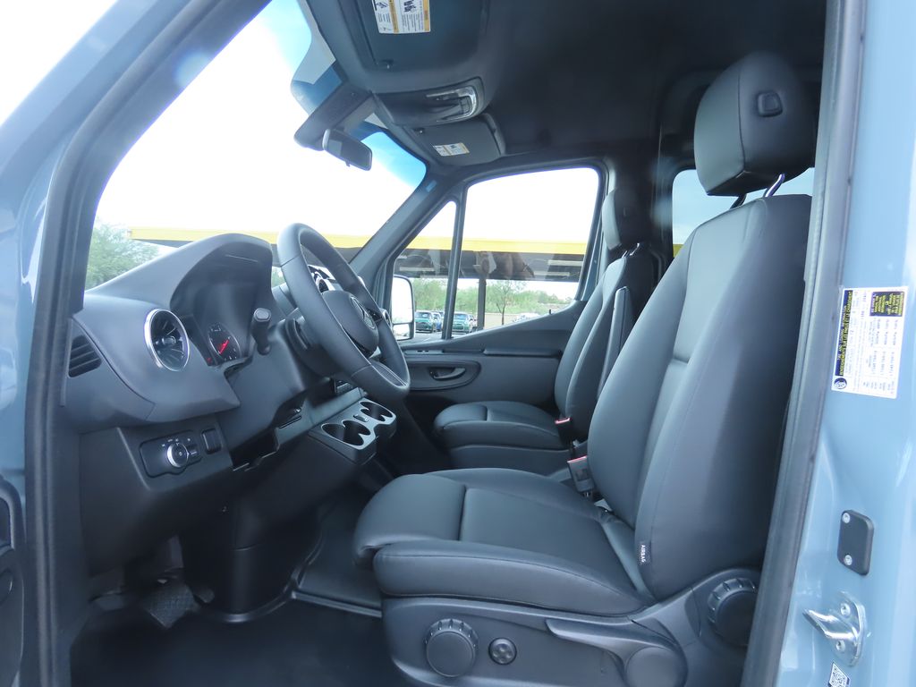 Thumbnail: 2025 Mercedes-Benz Sprinter - 19