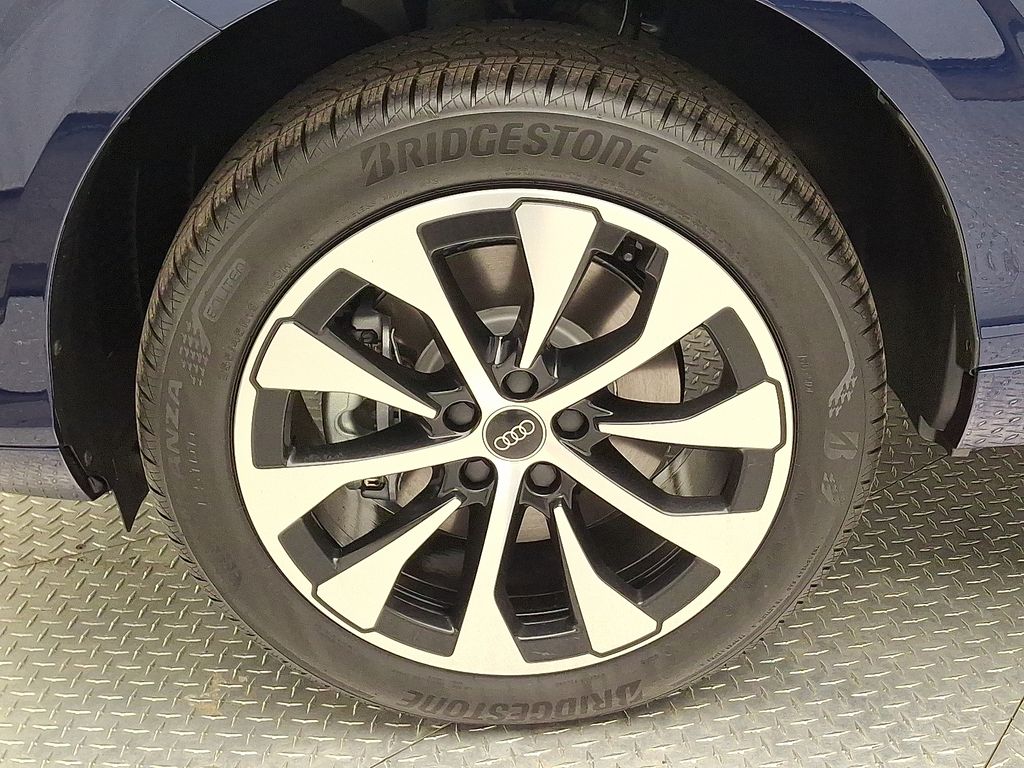 Thumbnail: 2026 Audi Q3 - 5