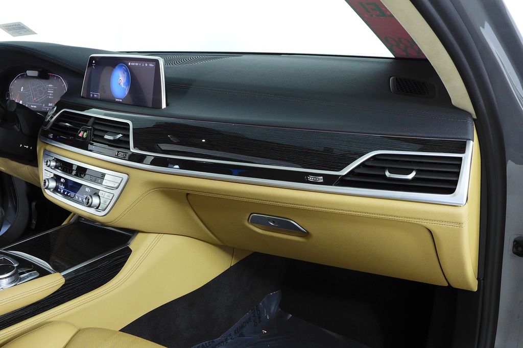 Thumbnail: 2021 BMW 7 Series - 14