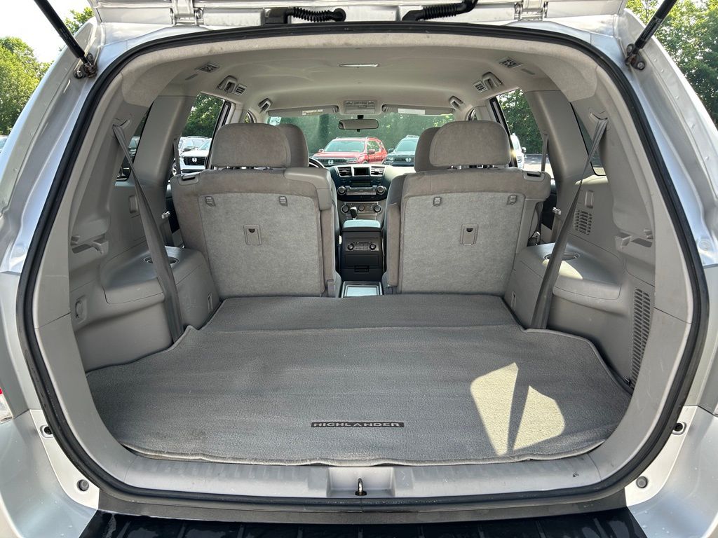 Thumbnail: 2012 Toyota Highlander - 21
