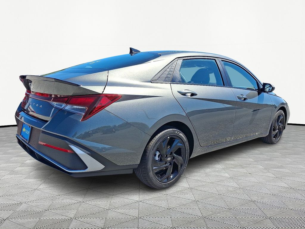 2026 Hyundai Elantra — photo 7