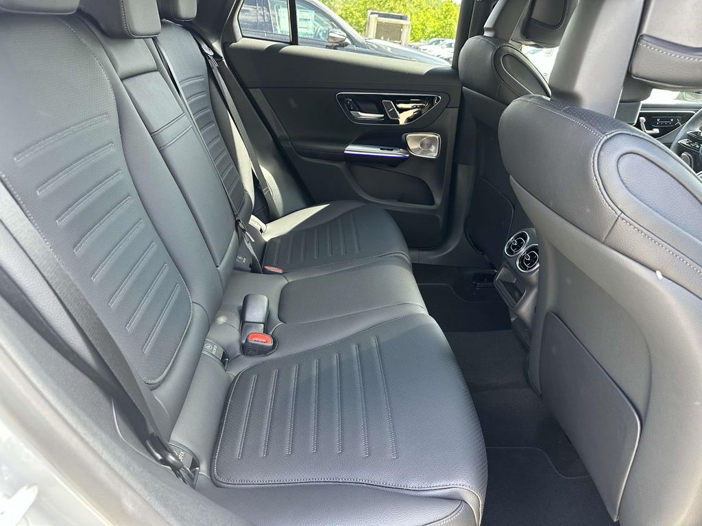 2025 Mercedes-Benz GLC 300 17